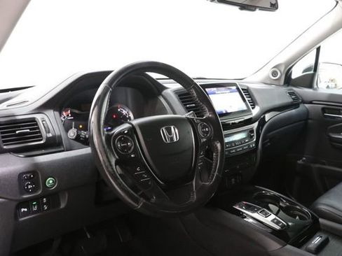 Used 2018 Honda Pilot Touring image 16