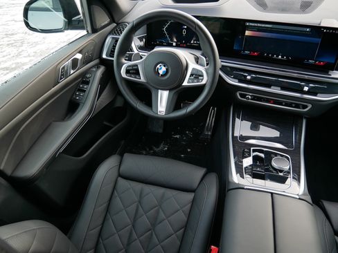 Used 2026 BMW X5 xDrive40i w/ M Sport Package image 9