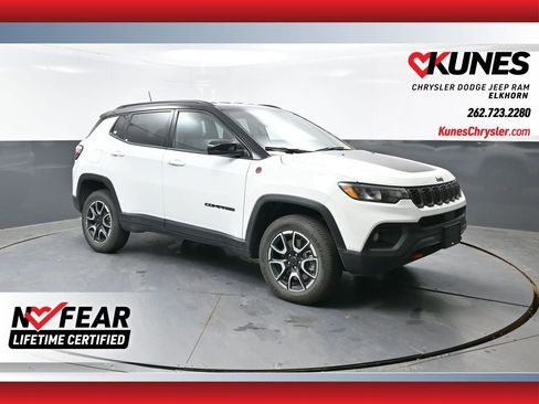 Used 2025 Jeep Compass Trailhawk AWD/4WD image 1