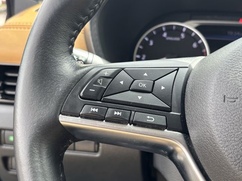 Used 2024 Nissan Sentra SV w/ SV Premium Package image 28