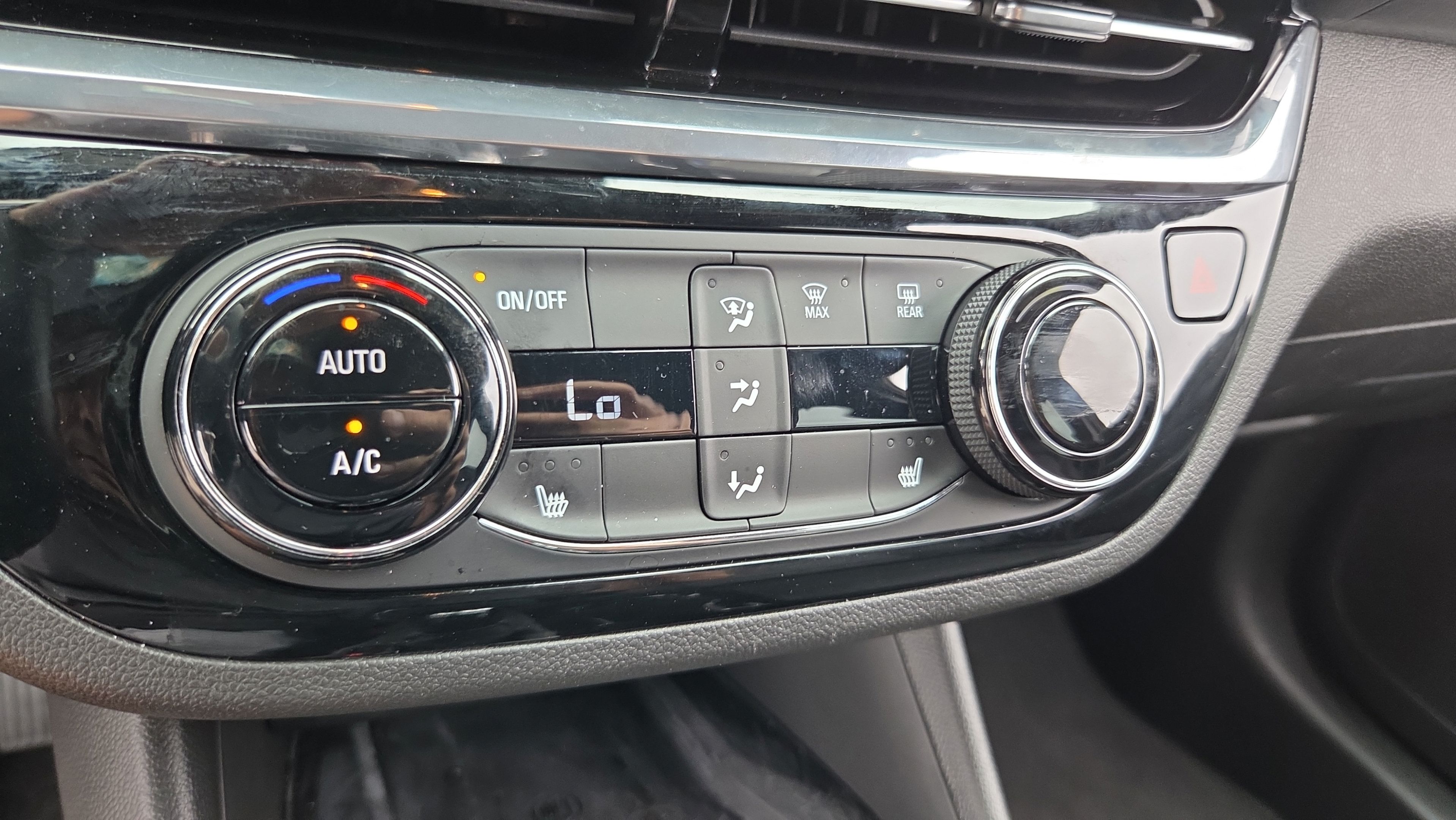 Used 2025 Buick Envista Sport Touring w/ Convenience I Package FWD image 20