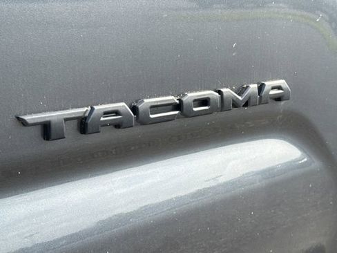 Used 2023 Toyota Tacoma TRD Off-Road w/ Technology Package AWD/4WD image 14