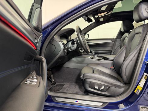 Used 2020 BMW 530e xDrive w/ M Sport Package AWD/4WD image 5
