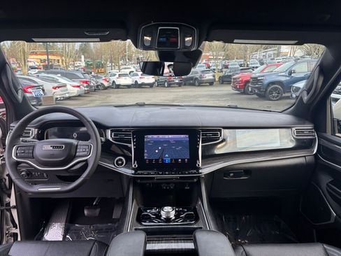 Used 2022 Jeep Wagoneer Series III w/ Flexible Seating Group image 12