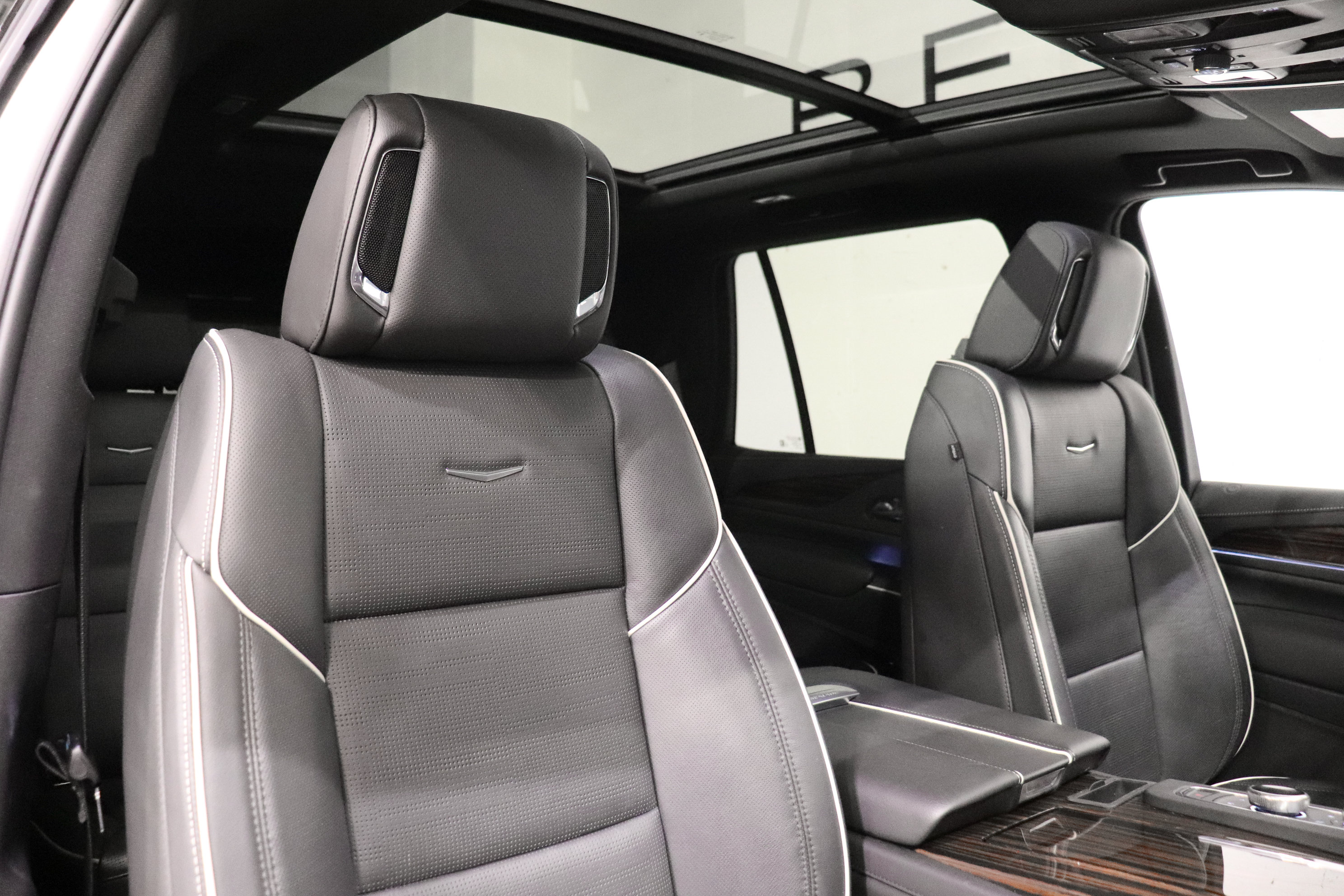 Used 2023 Cadillac Escalade Premium Luxury AWD/4WD image 14