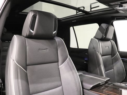 Used 2023 Cadillac Escalade Premium Luxury AWD/4WD image 14