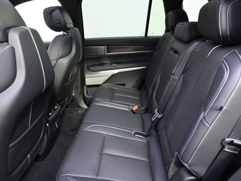 New 2027 Cadillac Vistiq Luxury w/ LPO, Floor Liner Package AWD/4WD image 21