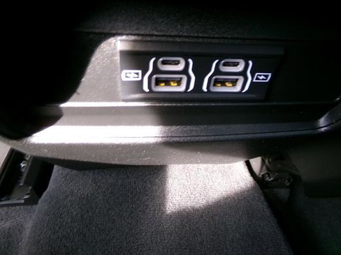 Used 2023 Jeep Grand Cherokee Laredo image 34