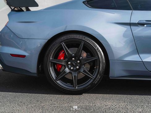 Used 2022 Ford Mustang Shelby GT500 w/ Carbon Fiber Track Pack RWD image 9