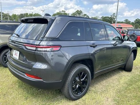 New 2026 Jeep Grand Cherokee Altitude AWD/4WD image 31