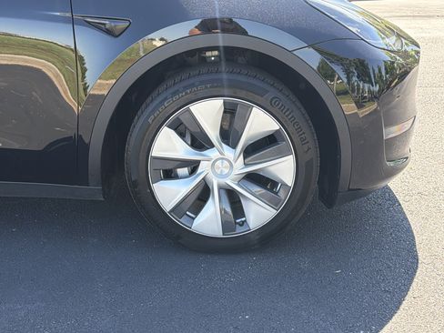 Used 2023 Tesla Model Y Long Range AWD/4WD image 33