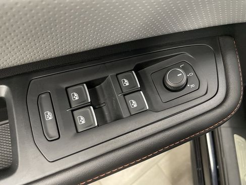 Used 2024 Volkswagen Atlas Peak Edition SE image 29