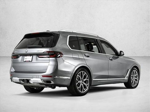 Used 2024 BMW X7 xDrive40i w/ Premium Package image 5