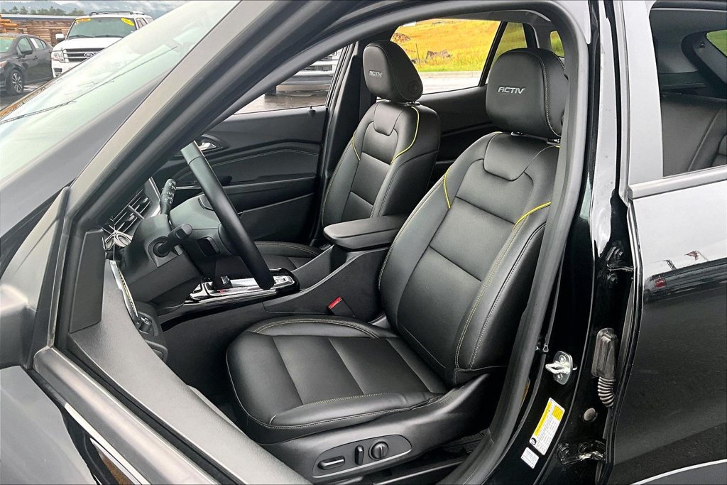 Used 2024 Chevrolet Trax ACTIV w/ Sunroof Package FWD image 25