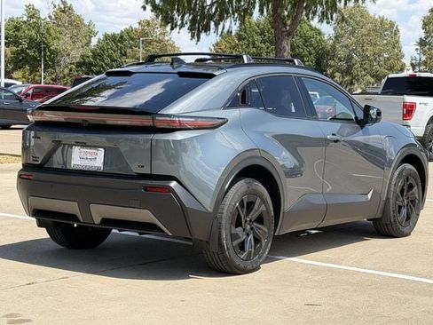 Used 2026 Toyota C-HR AWD/4WD image 4