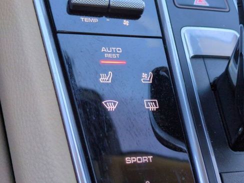 Used 2022 Porsche Panamera image 22