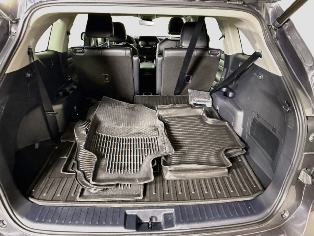 Used 2023 Toyota Highlander XLE FWD image 30