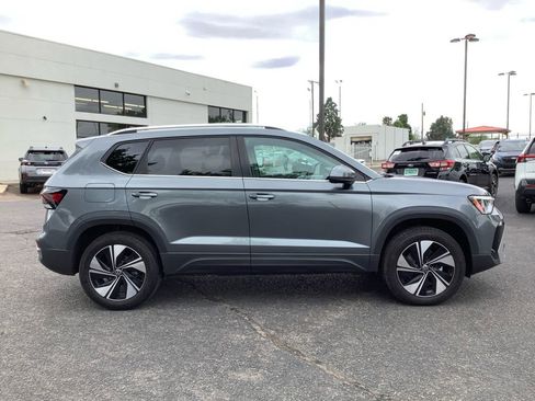 Used 2025 Volkswagen Taos SE AWD/4WD image 24