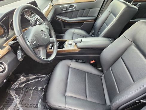 Used 2011 Mercedes-Benz E 350 BlueTEC Sedan image 3