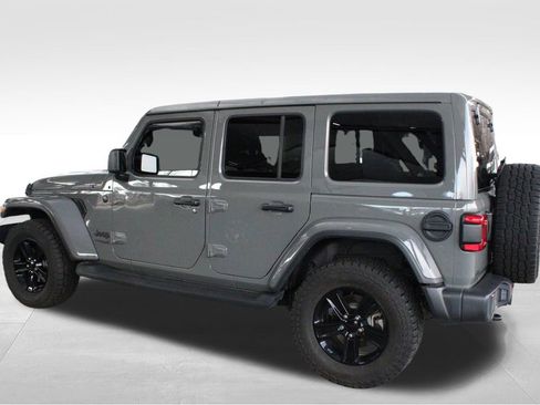 Used 2022 Jeep Wrangler Unlimited Sahara AWD/4WD image 12