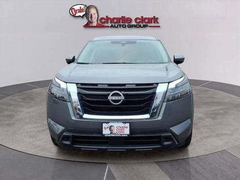 Used 2024 Nissan Pathfinder SV image 8