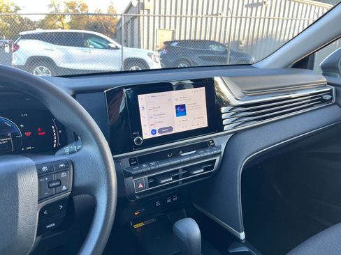 Used 2025 Toyota Camry LE image 17