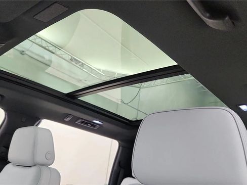 New 2026 Chevrolet Suburban Premier AWD/4WD image 29
