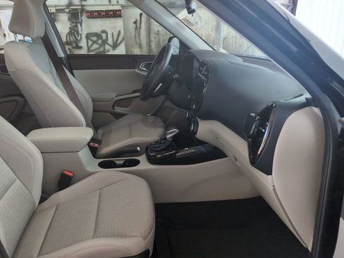 Used 2024 Kia Soul EX image 17