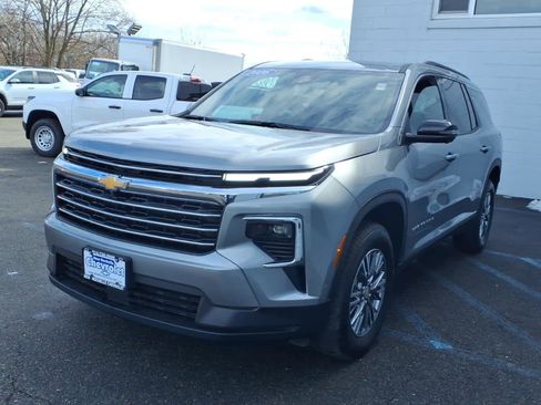 Used 2026 Chevrolet Traverse LT w/ Driver Confidence Package AWD/4WD image 3