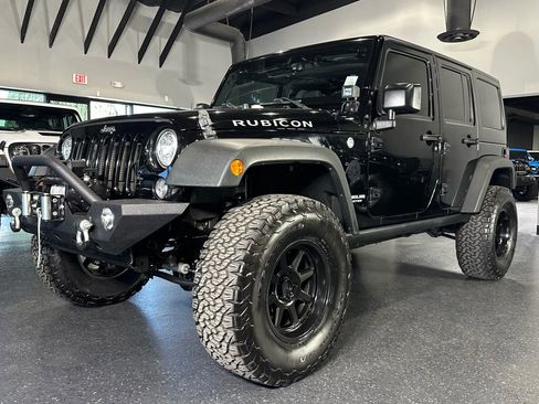Used 2017 Jeep Wrangler Unlimited Rubicon w/ Connectivity Group image 6