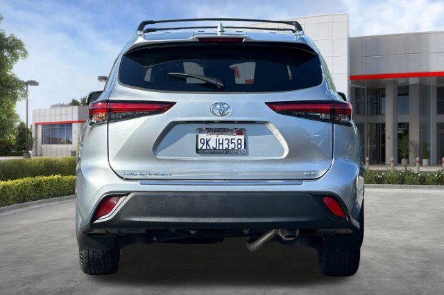 Used 2023 Toyota Highlander XLE FWD image 5