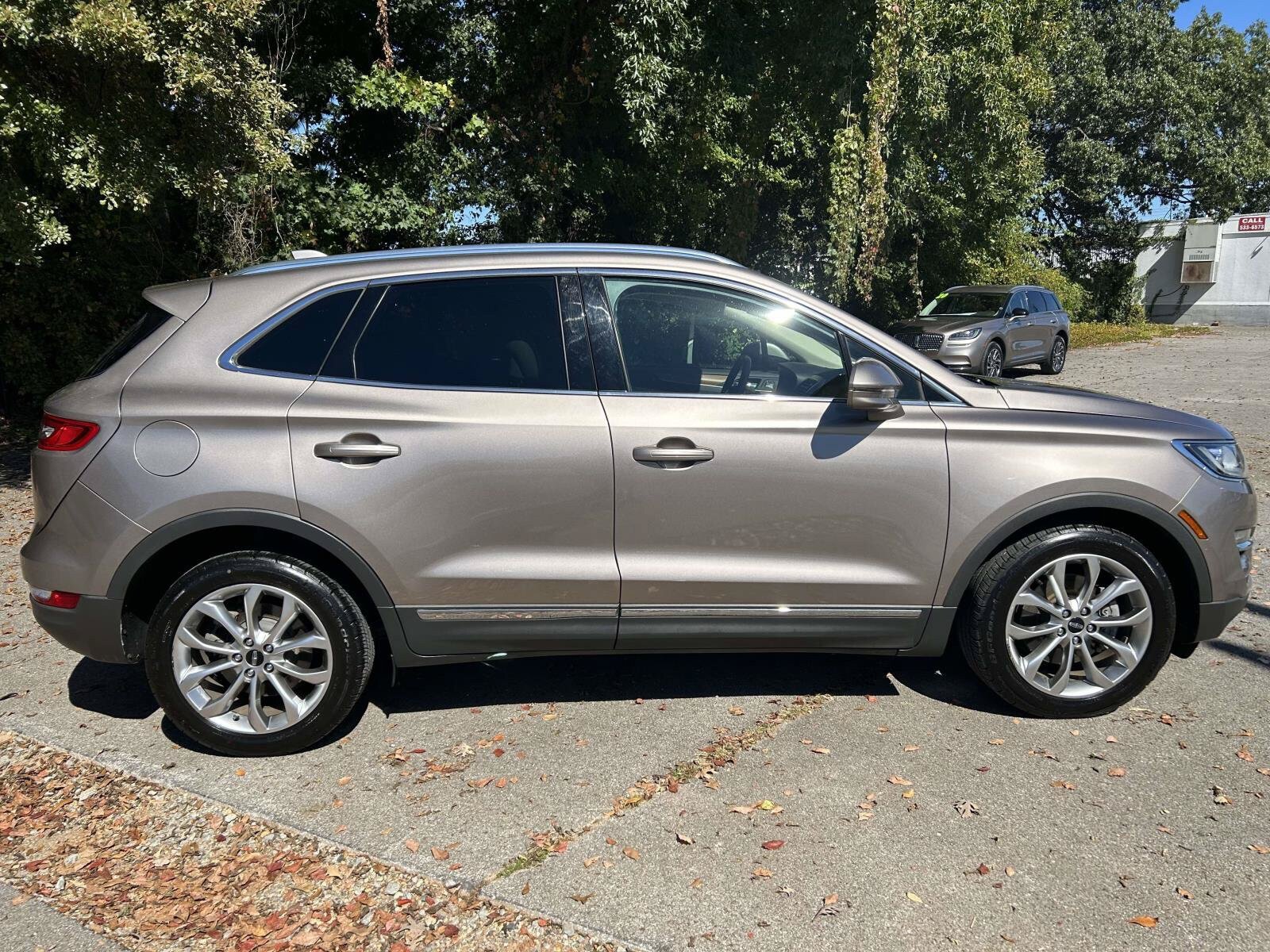 Used 2018 Lincoln MKC Select w/ Select Plus Package FWD image 2