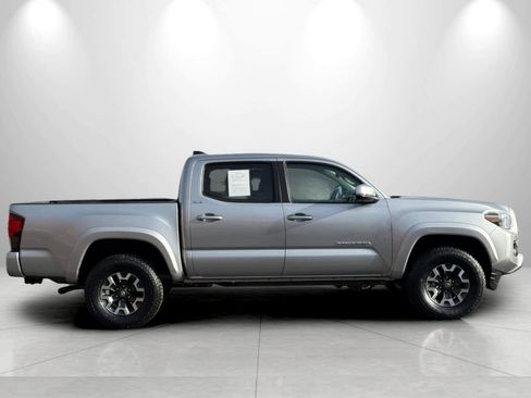 Used 2023 Toyota Tacoma SR5 w/ Technology Package image 8