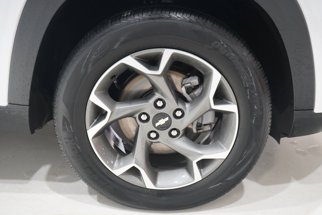 Used 2025 Chevrolet Trax LT FWD image 11