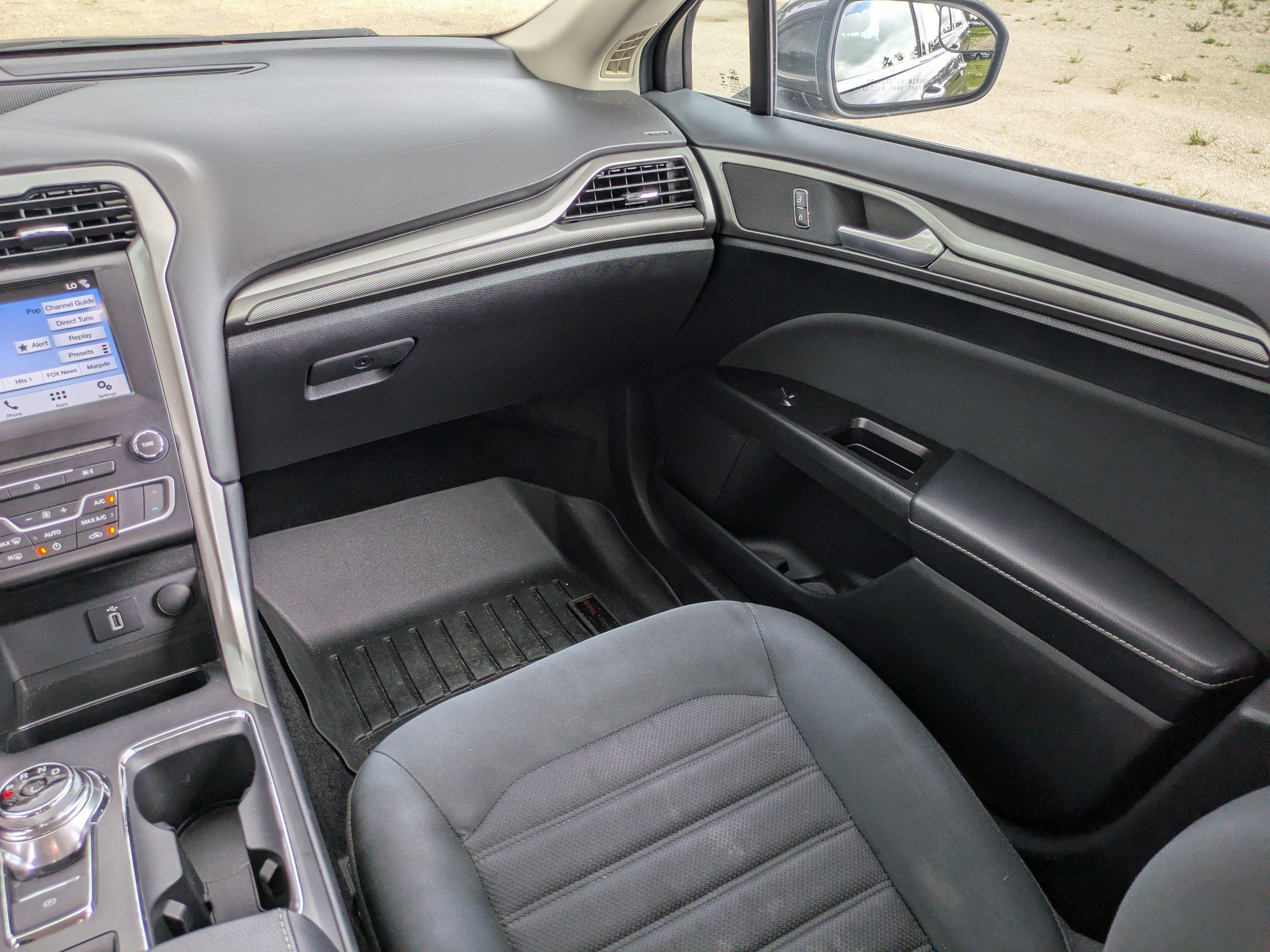 Used 2017 Ford Fusion SE w/ Fusion SE Technology Package FWD image 15