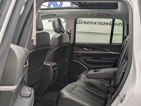 Used 2023 Jeep Grand Cherokee 4WD 4xe image 13