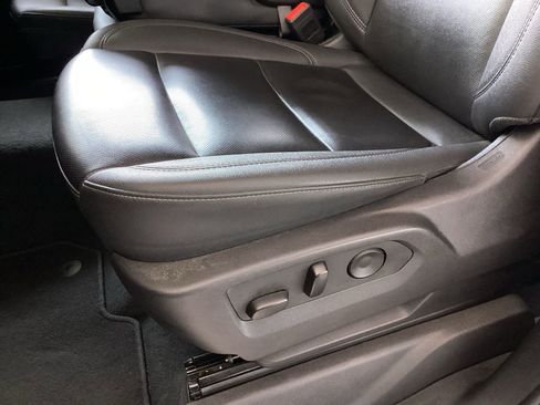 Used 2025 GMC Sierra 1500 SLT image 12