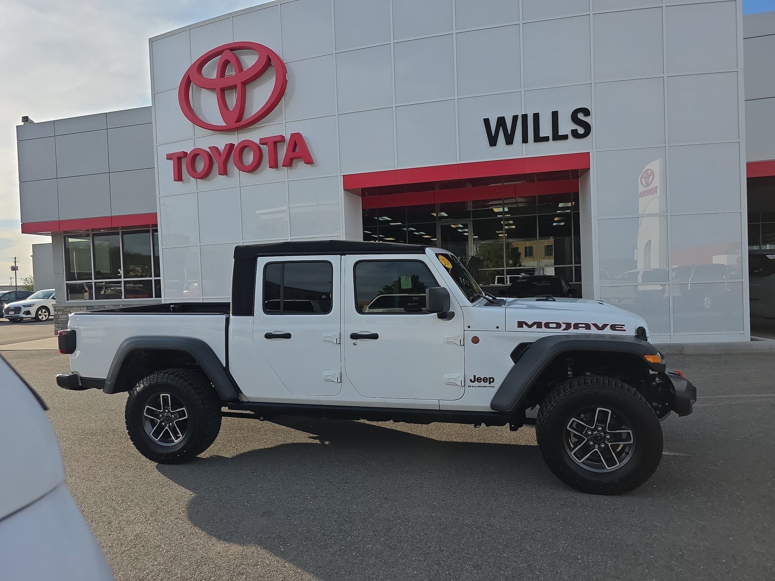 Used 2024 Jeep Gladiator Mojave w/ Technology Group AWD/4WD image 1