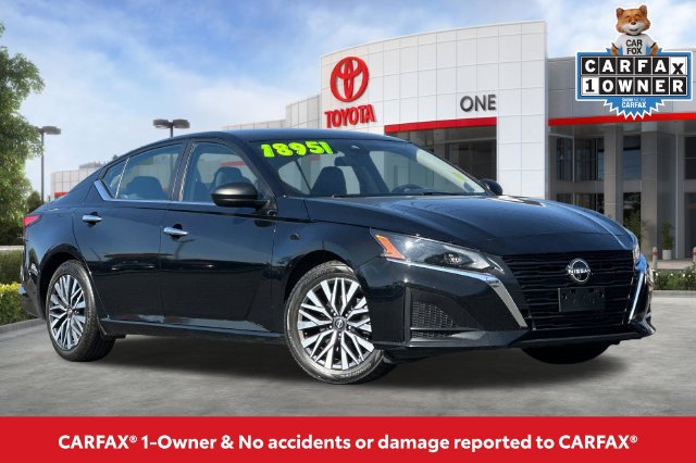 Used 2024 Nissan Altima 2.5 SV FWD image 2