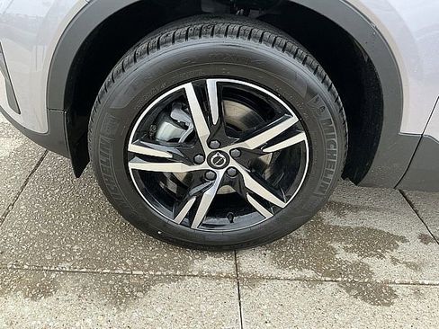 New 2026 Volvo XC40 B5 Core w/ Climate Package image 11