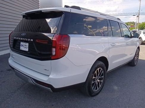 Used 2025 Ford Expedition Max Platinum AWD/4WD image 3