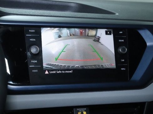 Certified 2023 Volkswagen Taos SE w/ Panoramic Sunroof Package image 32