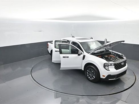 New 2025 Ford Maverick XLT image 39