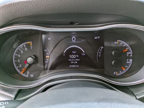 Used 2018 Jeep Grand Cherokee Laredo image 25