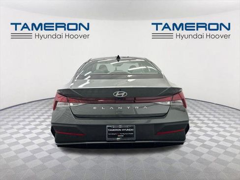 New 2026 Hyundai Elantra SE image 4