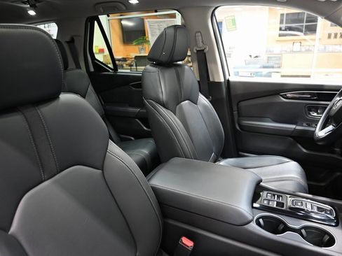 Used 2024 Honda Pilot Touring image 8