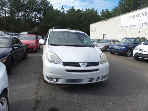 Used 2005 Toyota Sienna XLE image 7