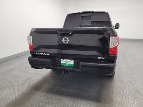 Used 2021 Nissan Titan SV w/ SV Convenience Package image 7