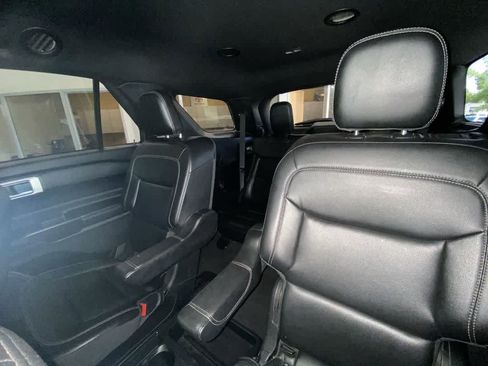 Used 2020 Ford Explorer XLT w/ Equipment Group 202A AWD/4WD image 24