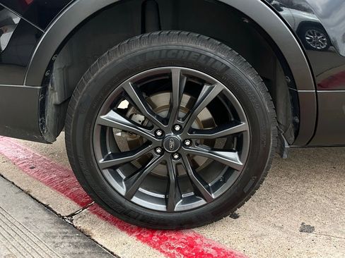 Used 2017 Ford Explorer XLT w/ Equipment Group 202A image 8